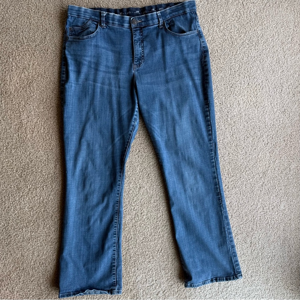 EUC Lee Size 18 Medium Platinum Label Comfort Waistband Jeans Straight Leg